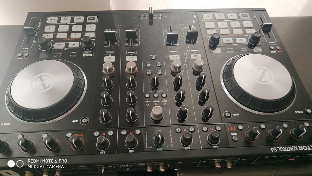 Traktor Kontrol S4 MK2 - DJ Контролер
