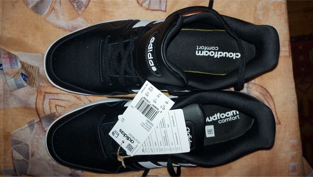 Продам крссовки .