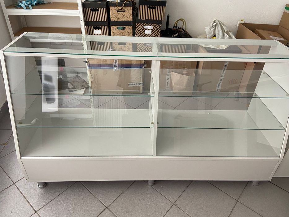 Vand Vitrina cu 3 rafruri