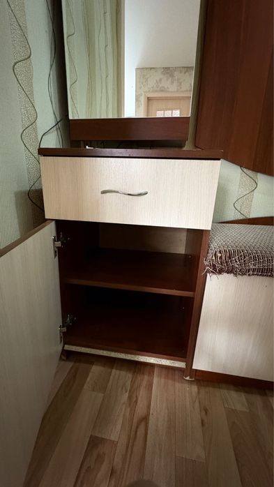 Прихожий продам срочно