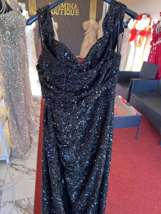 Елегантна рокля, носена само веднъж