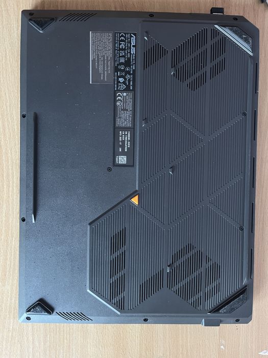 ASUS TUF Gaming A16 (RTX 5060 / Ryzen 7 / 16GB / 165Hz / Windows 11 )