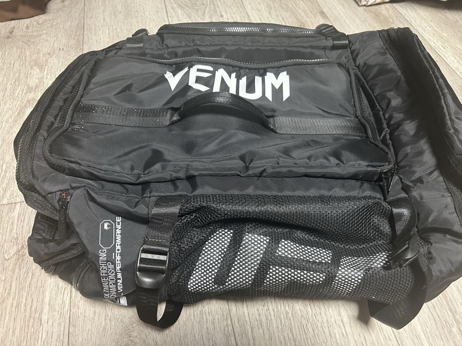 Сумка-рюкзак UFC-VENUM
