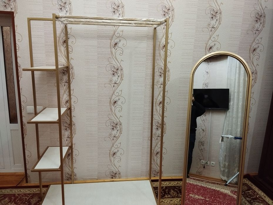 Стеллаж , вешалки для одежд