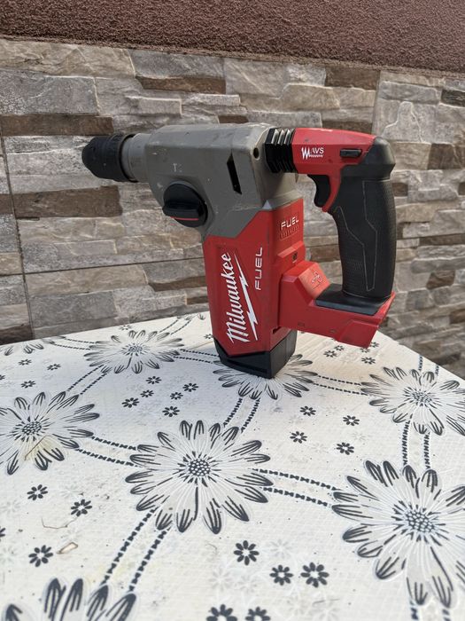 Акумулаторен безчетков перфоратор Milwaukee M18