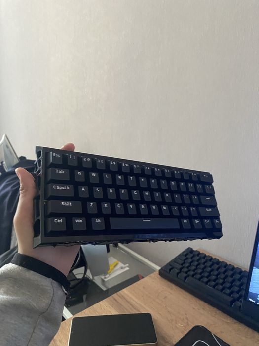 Продам клавиатуру