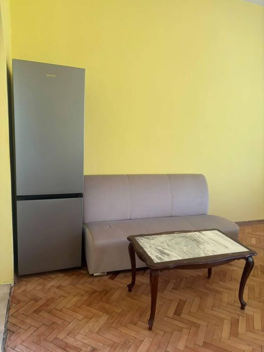 Дава се под наем Тристаен апартамент в Пловдив, Център - 86 кв.м за 561 € - Снимка #1