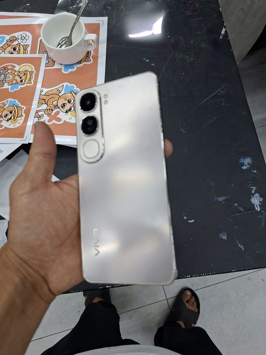 Model: Vivo V40 Lite