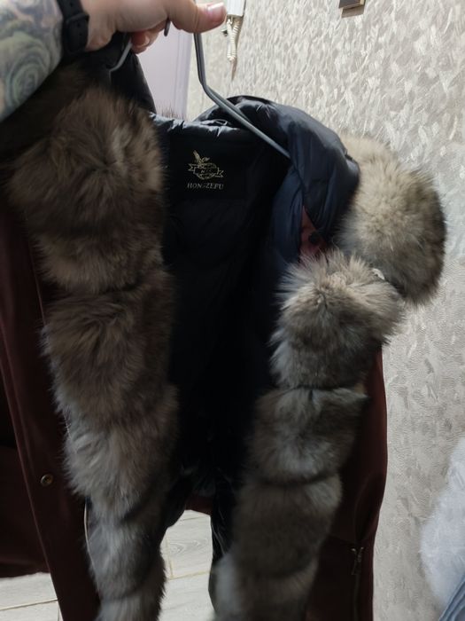 Продам парку новую.