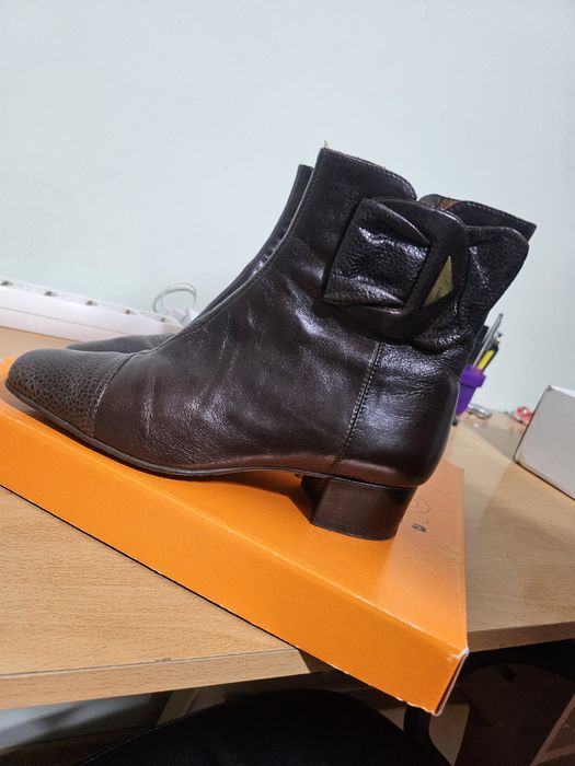 Vând ghete din piele