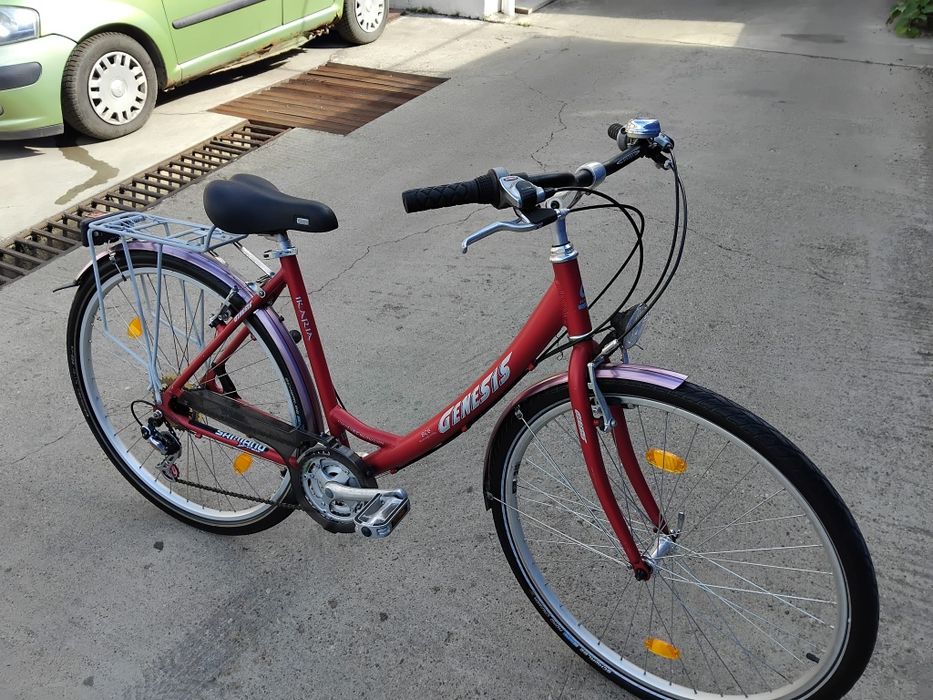Vând bicicleta din aluminiu pentru damă