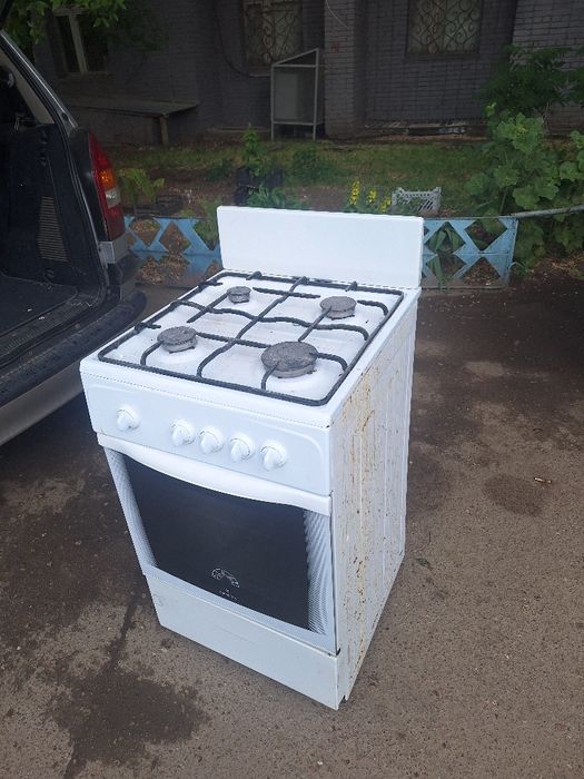 Продам газовую плиту