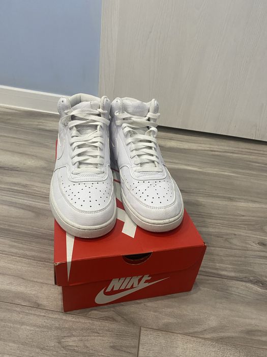 Бели кецове Nike