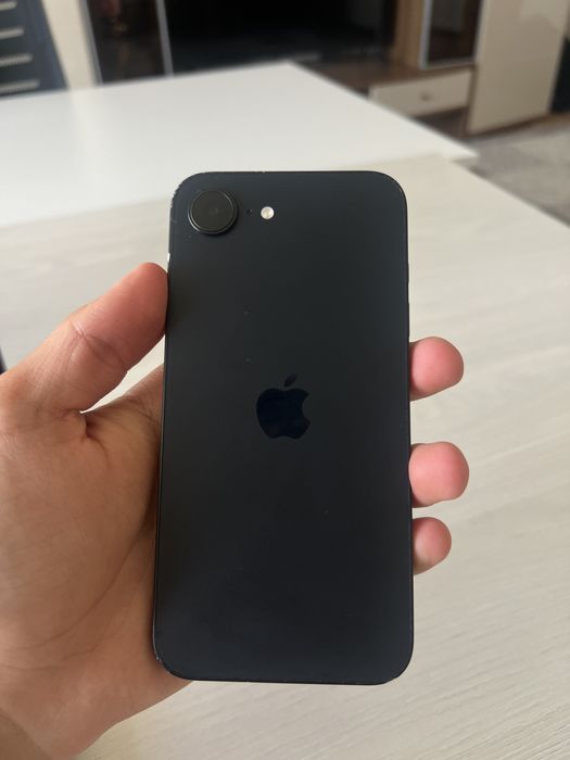 продам IPhone 16e