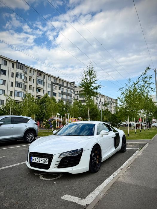 AUDI R8