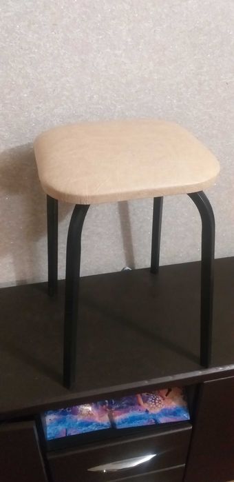 Кухонные табуретки.