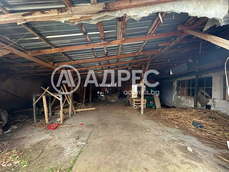 Продава се производствен имот – дърводелски цех в с. Кардам