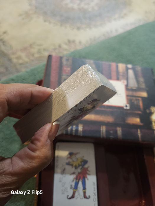 Cărți de joc în cutie elegantă