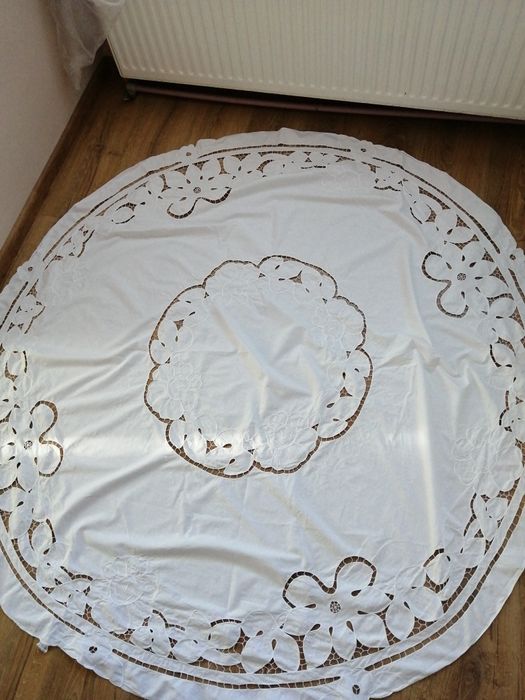 Покривка за кръгла маса