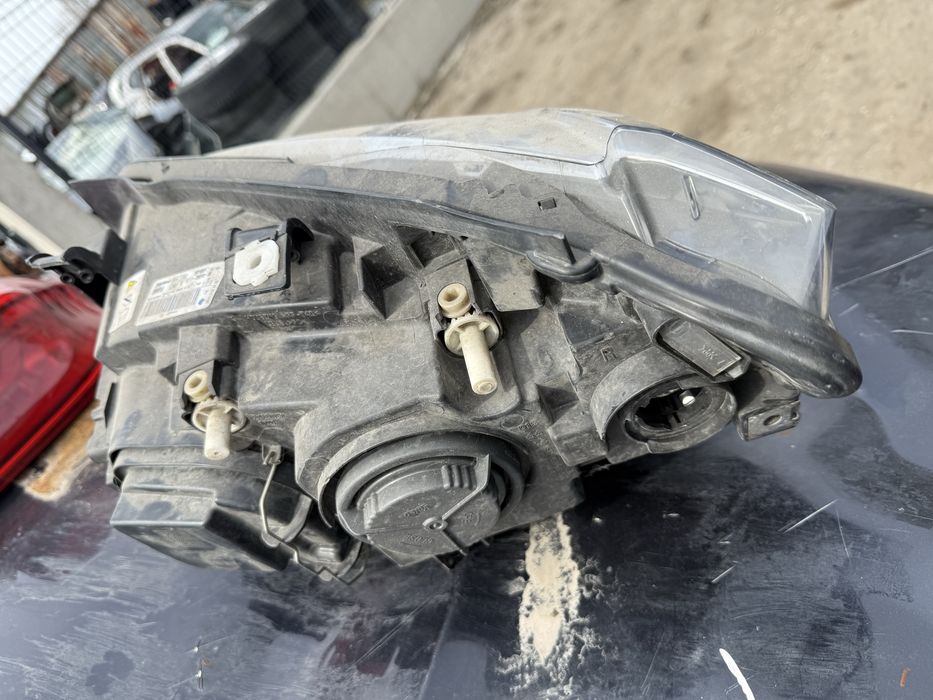 Десен фар Бмв Х1 Е84 фейслифт(Bmw X1 E84 LCI far)
