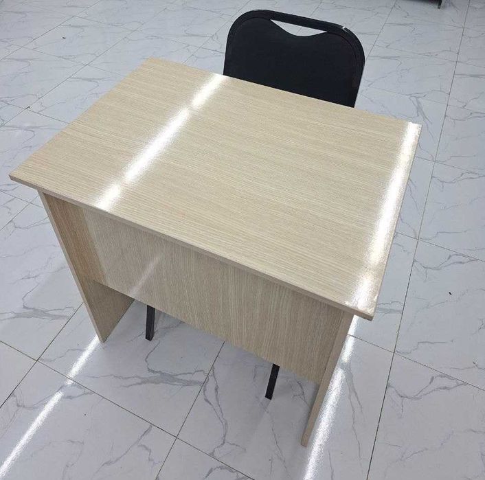 O'quv markaz va ofislar uchun 1 kishilik stol va partalar.