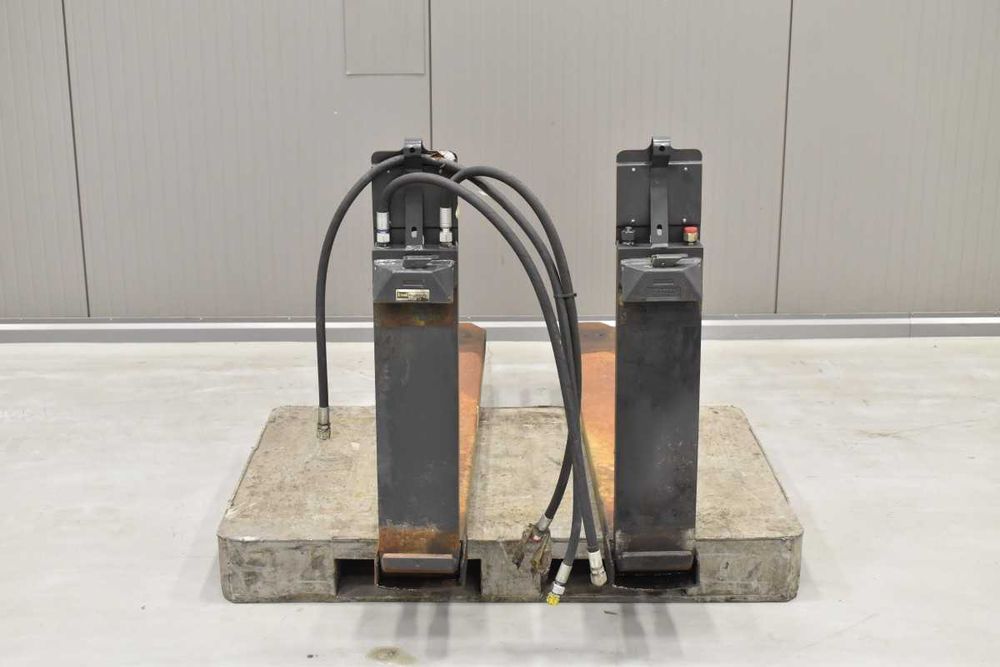 Atasament stivuitor lame extensibile hidraulic