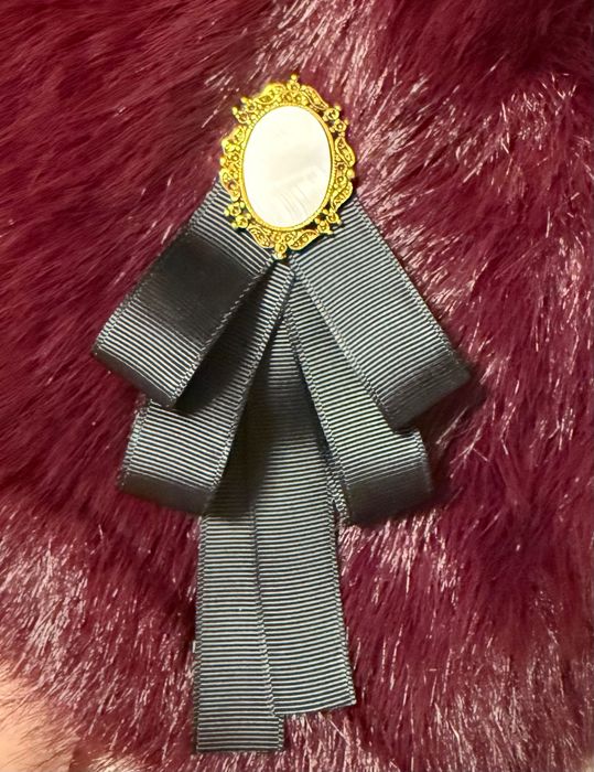 Елегантни брошки