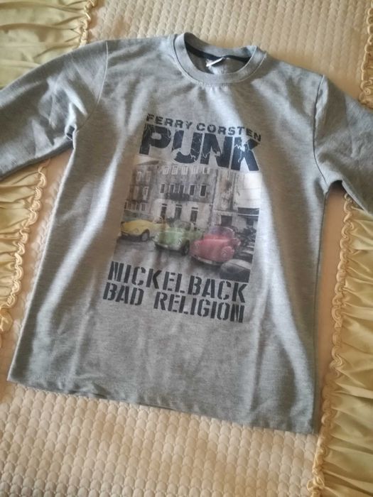 Продавам детска фланелка с дълък ръкав с надписи