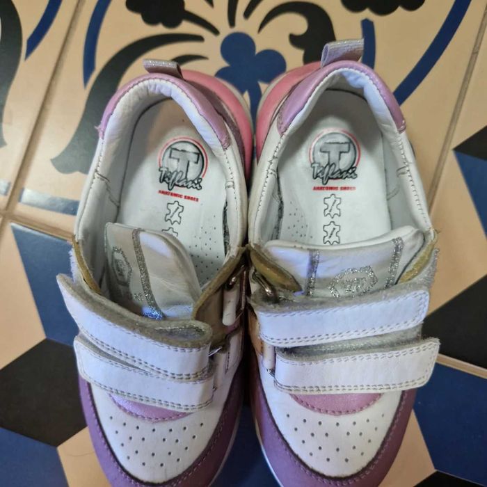 Кроссовки на девочку