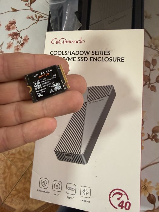 Vând SSD NVMe WD Black SN770M de 1TB împreună cu carcasă