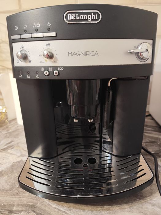 Vand espressor DeLonghi Magnifica