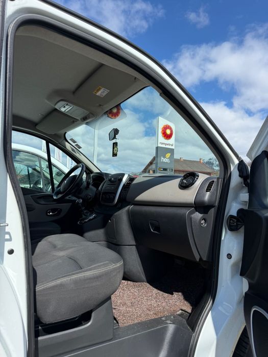 Inchiriere microbuze/ furgoane 8+1 locuri