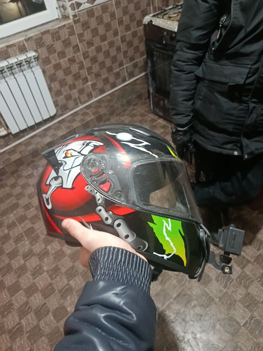 Шлем,  каска,, с камерой в месте,,