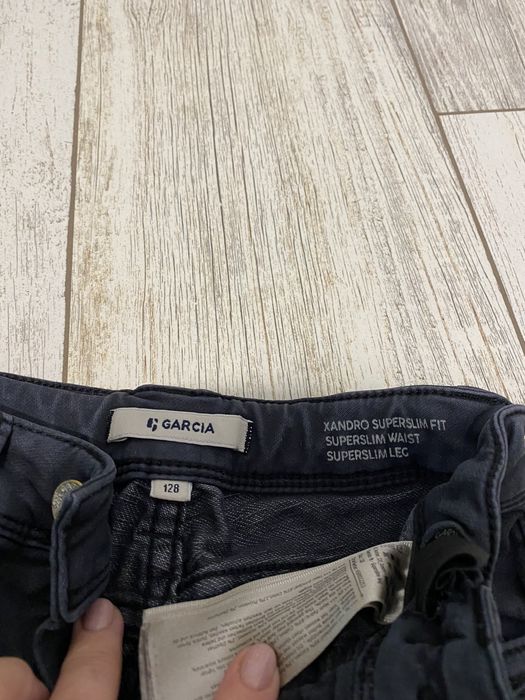 Pantaloni de blugi