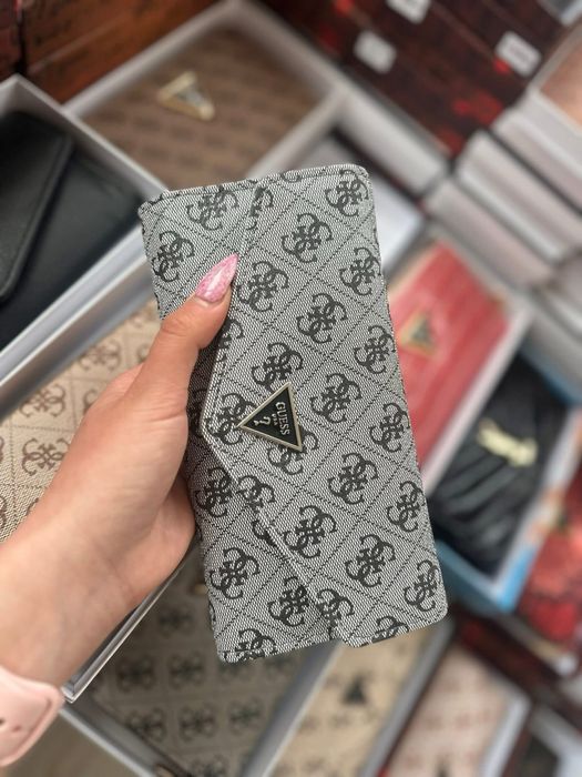Дамски портмонета GUESS