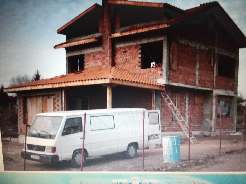 Груб строеж на еднофамилни къщи и вили.