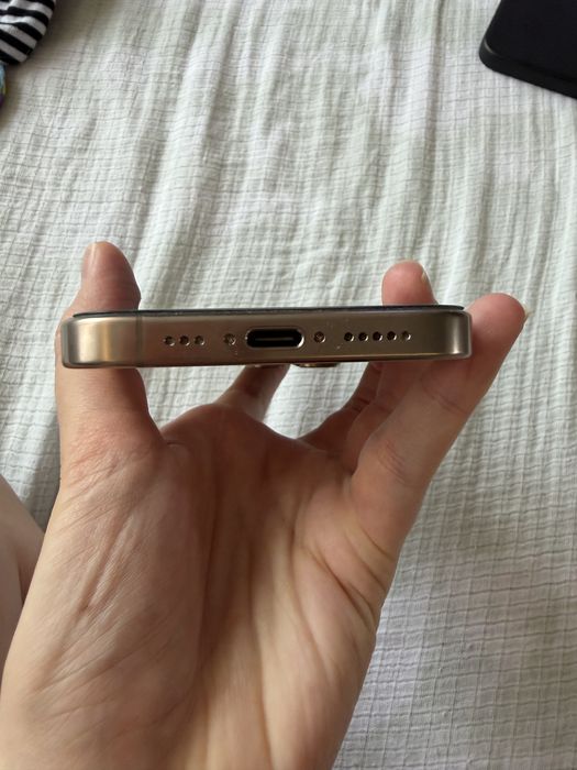 Продам iphone 16 pro