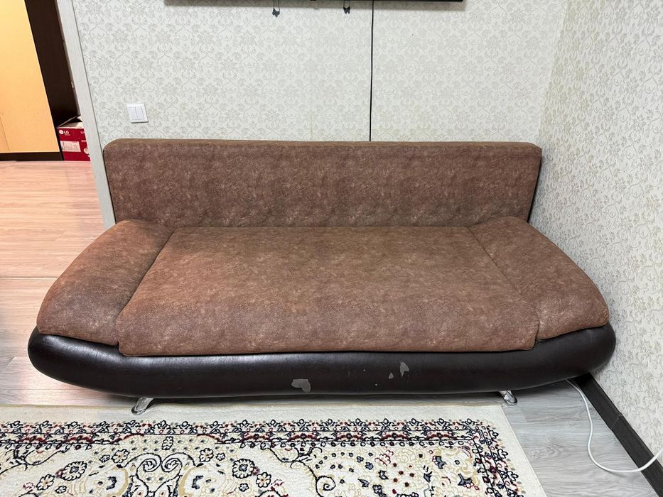 Продам диван в хорошем состоянии.
