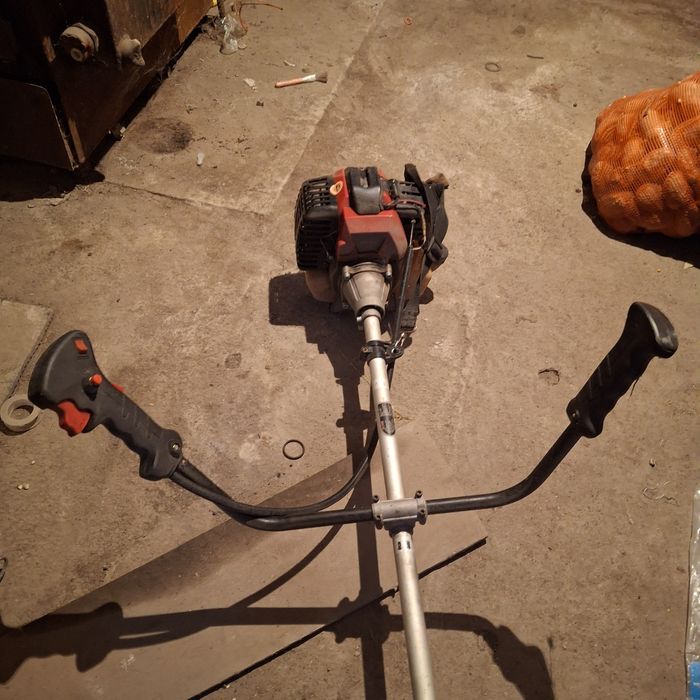 Триммер косить траву