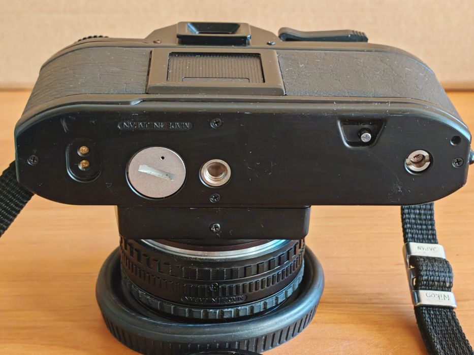 Лентов фотоапарат Nikon EM +  Nikon 50мм 1.8