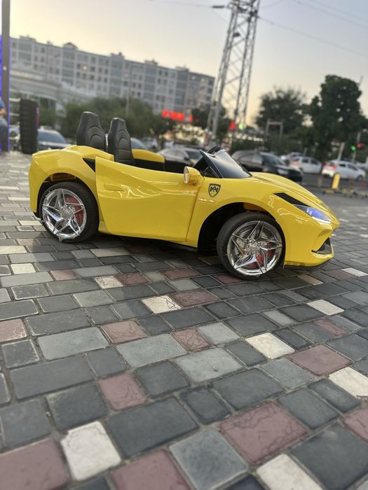 Ferari pulitli moshina