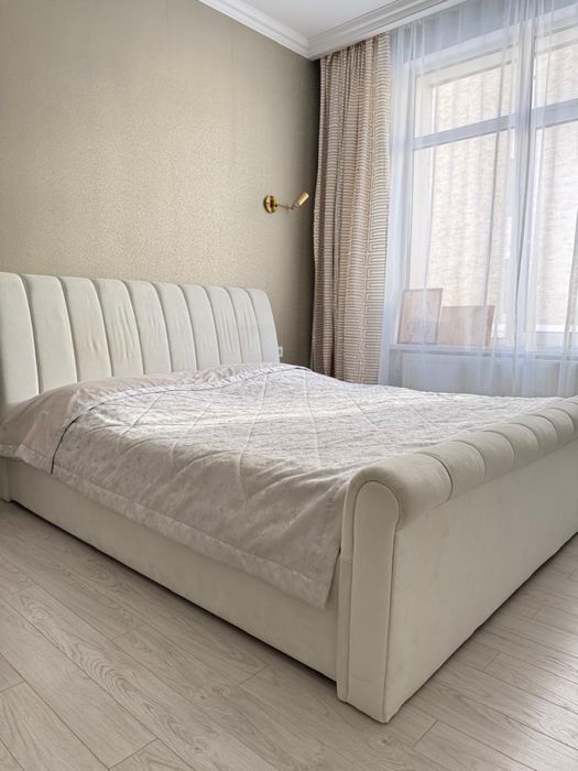 Срочно продается кровать с матрацем