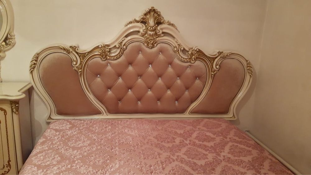 Спальный гарнитур