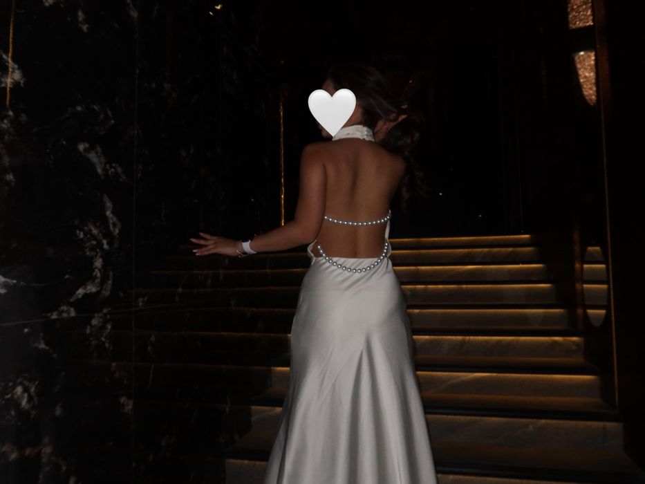 Белое вечернее платe