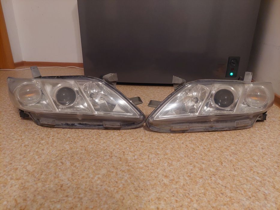 Продам фары на камри 40