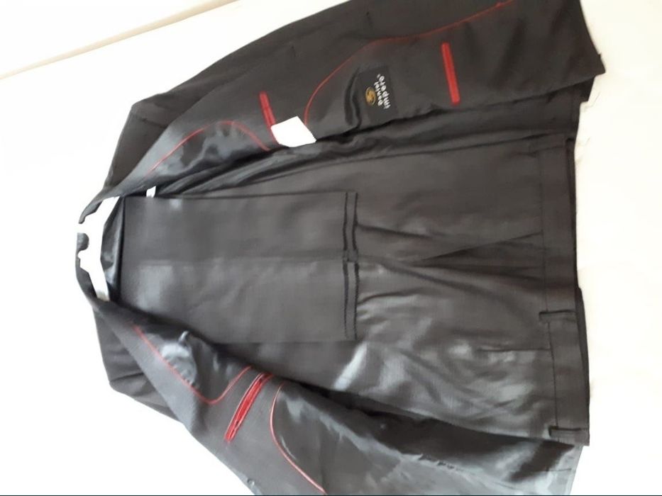 Продам новый костюм