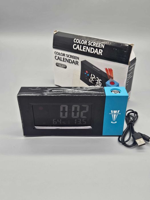 Дигитален часовник с прожекция, календар, температура и влажност!