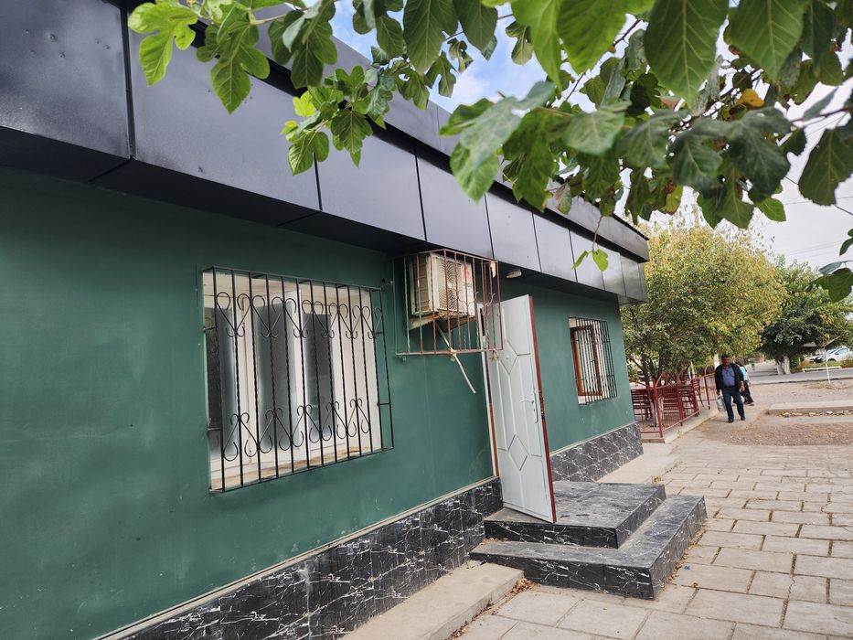 Noturar bino Sotiladi 5/2 kichik nohiya yo’l yuzida joylashgan