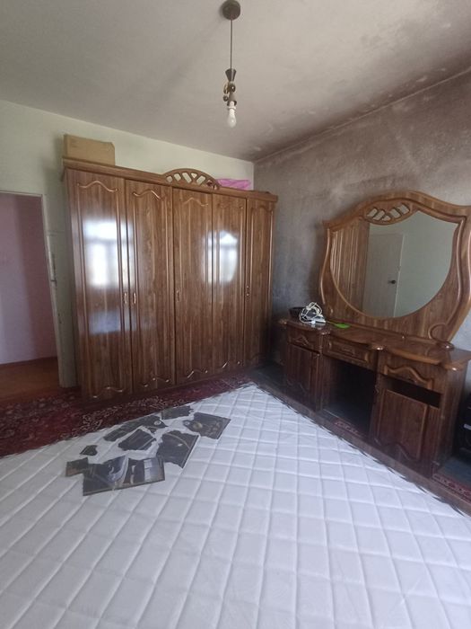 Гулистон шахарда 3 хонали уй сотилади. Уй 5 этажда.  5микр да .