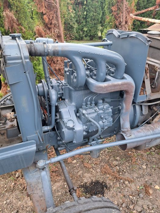 Vand 2 tractoare, unul Fendt si celalalt Massey-Fergusom